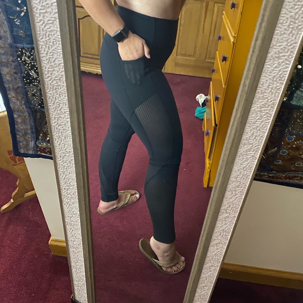 Lululemon black leggings with pockets